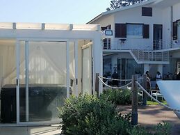 Room in B&B - Suitebeach bnb and Resort