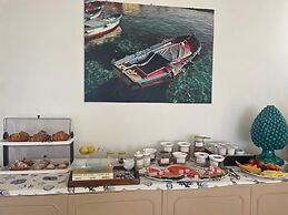 Room in B&B - Suitebeach bnb and Resort