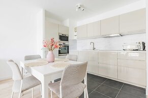 Classy Apartment - Flea Market