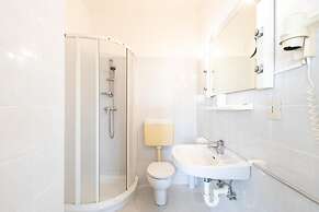 Charming Apartment in a Great Location