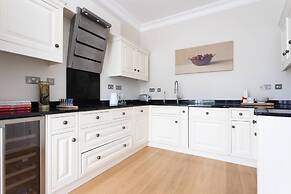 Egerton Gardens IX by Onefinestay