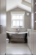 Callcott Street IV by Onefinestay