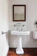 Chesilton Road by Onefinestay