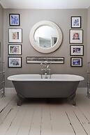 Chesilton Road by Onefinestay