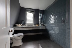 Chesilton Road by Onefinestay