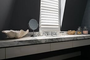 Chesilton Road by Onefinestay