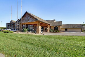 Resort Amenities & Lake Access: Camdenton Retreat