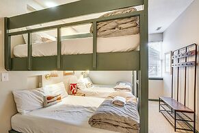 Resort Amenities & Lake Access: Camdenton Retreat