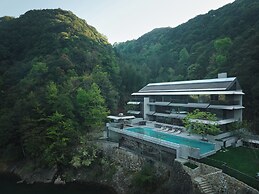 Yakamoz qianchuan Hotel