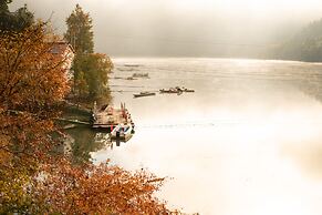 Yakamoz qianchuan Hotel