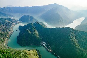 Yakamoz qianchuan Hotel