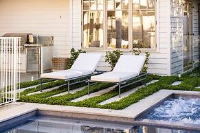 Muskoka Luxe Retreat With Pool Spa Fire Pit