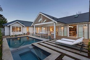 Muskoka Luxe Retreat With Pool Spa Fire Pit