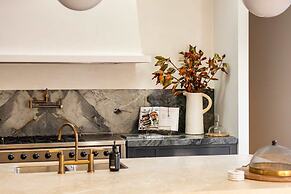 Muskoka Luxe Retreat With Pool Spa Fire Pit