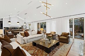 Muskoka Luxe Retreat With Pool Spa Fire Pit