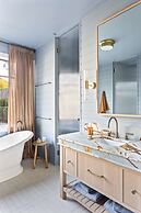 Muskoka Luxe Retreat With Pool Spa Fire Pit