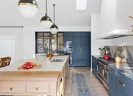 Muskoka Luxe Retreat With Pool Spa Fire Pit