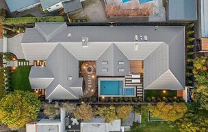 Muskoka Luxe Retreat With Pool Spa Fire Pit