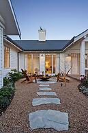 Muskoka Luxe Retreat With Pool Spa Fire Pit