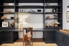 Muskoka Luxe Retreat With Pool Spa Fire Pit