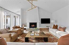 Muskoka Luxe Retreat With Pool Spa Fire Pit