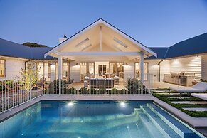 Muskoka Luxe Retreat With Pool Spa Fire Pit