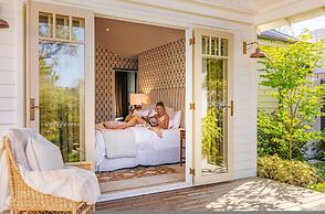 Muskoka Luxe Retreat With Pool Spa Fire Pit