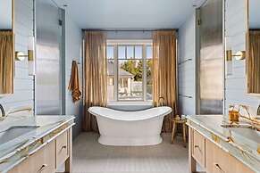 Muskoka Luxe Retreat With Pool Spa Fire Pit