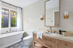 Muskoka Luxe Retreat With Pool Spa Fire Pit