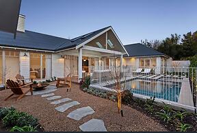 Muskoka Luxe Retreat With Pool Spa Fire Pit