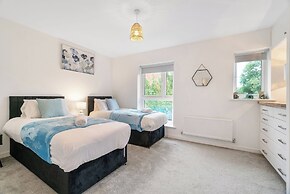 Cosy Retreat in Ashford - Great Location