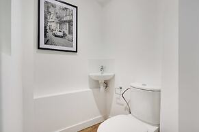 Spacious Studio in Cute Neighborhood