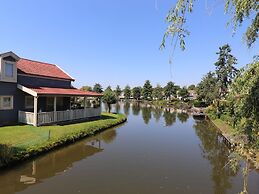Lovely Holiday Home on Water With Garden