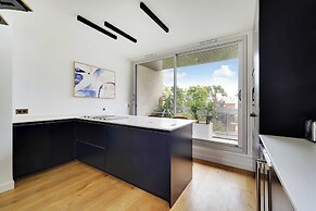 Exclusive Apt w/ Rooftop -2bd/4p Porte D'auteuil