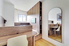 Exclusive Apt w/ Rooftop -2bd/4p Porte D'auteuil