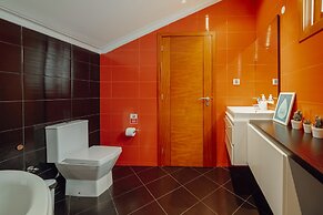 Pool Cinema Villa by Vacationy