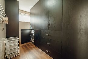 Pool Cinema Villa by Vacationy