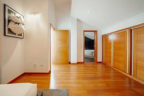 Pool Cinema Villa by Vacationy