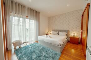 Pool Cinema Villa by Vacationy