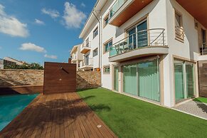 Pool Cinema Villa by Vacationy