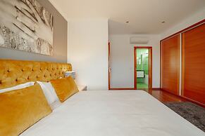 Pool Cinema Villa by Vacationy