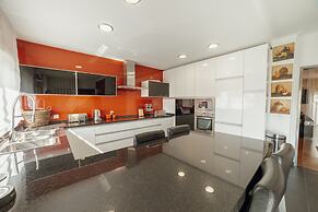 Pool Cinema Villa by Vacationy