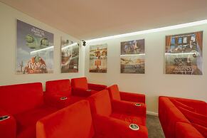 Pool Cinema Villa by Vacationy