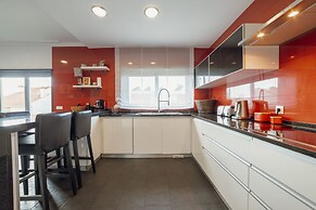 Pool Cinema Villa by Vacationy