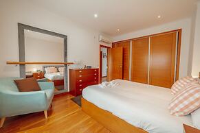 Pool Cinema Villa by Vacationy