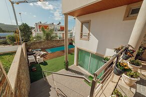 Pool Cinema Villa by Vacationy