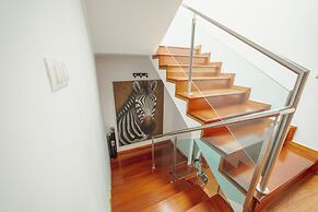 Pool Cinema Villa by Vacationy