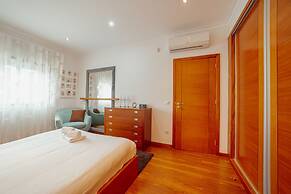 Pool Cinema Villa by Vacationy