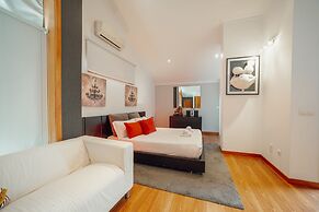 Pool Cinema Villa by Vacationy