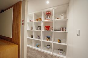 Pool Cinema Villa by Vacationy